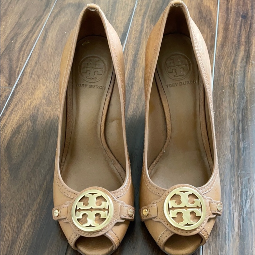 Tory Burch tan heels